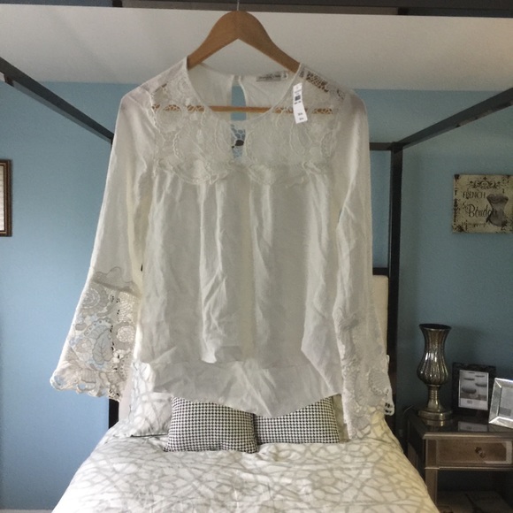Abercrombie & Fitch Tops - NWT Abercrombie&Fitch White Lace Bohemian Flare xS